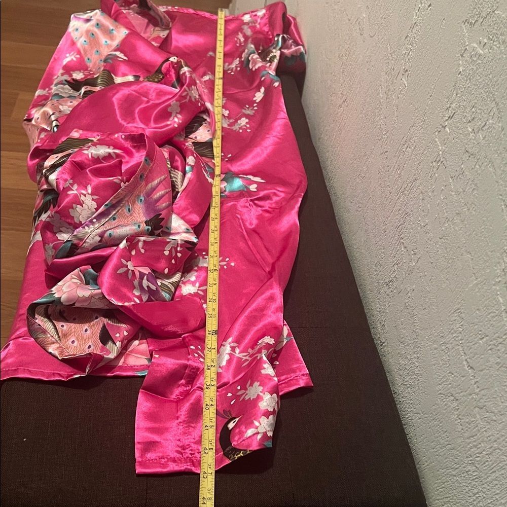#0982+ Singapore Silk Dynasty Floral Pink Kimono Robe”43 X 30” - Picture 5 of 6